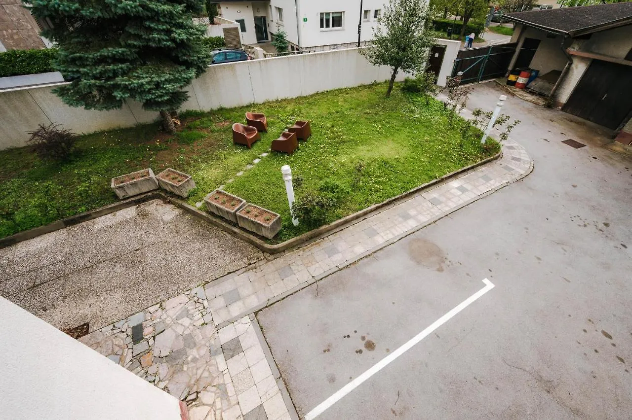 Pi House Villa Ljubljana 0*,  Slovenia
